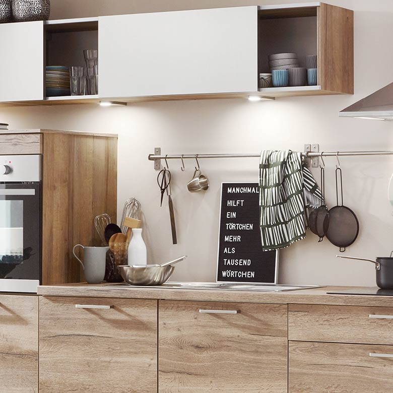 REDDY Küchen - Wood & Steel | Hochwertige Küchenzeile in modernem Holzdekor mit Stahl-Elementen.